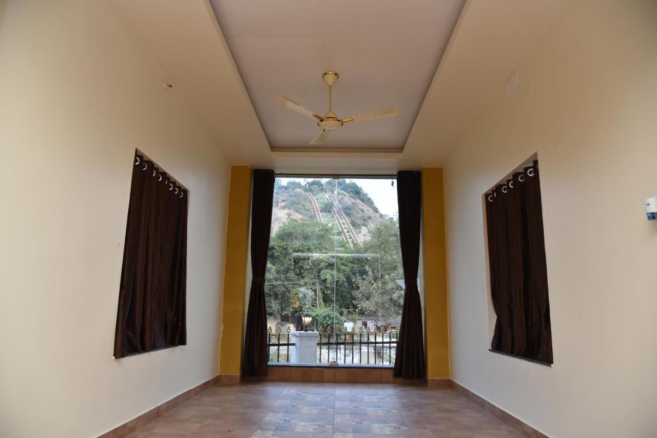 Sree Ganesh Inn ปัลนี ภายนอก รูปภาพ