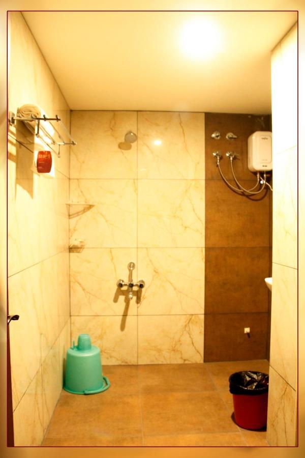 Sree Ganesh Inn ปัลนี ภายนอก รูปภาพ