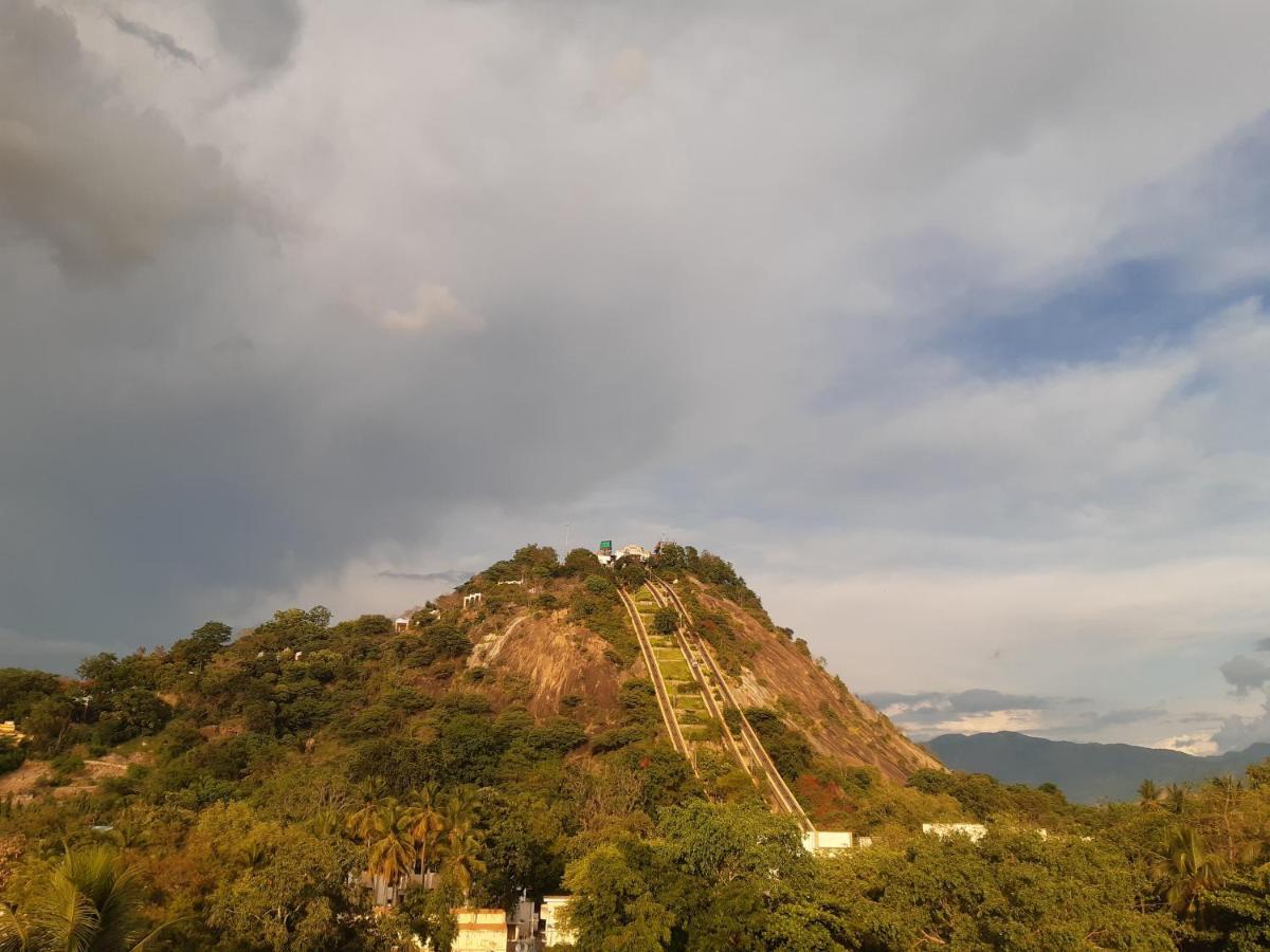 Sree Ganesh Inn ปัลนี ภายนอก รูปภาพ